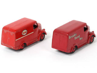 Lot 297 - DINKY TOYS (GB) (2)