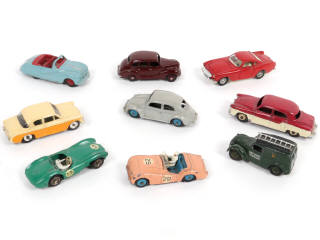 Lot 327 - DINKY TOYS (GB) (9)