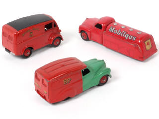 Lot 311 - DINKY TOYS (GB) (3)
