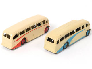 Lot 302 - DINKY TOYS (GB) (2)