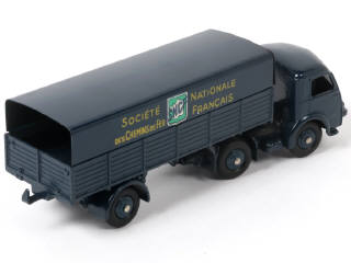 Lot 319 - DINKY TOYS (FRANCE) (1)