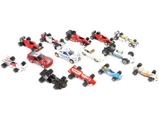 Lot 39 - DIVERS (14)