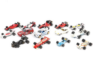 Lot 39 - DIVERS (14)