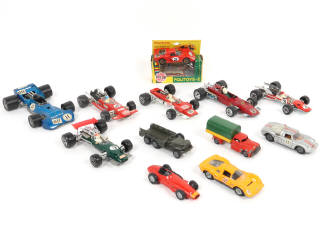 Lot 67 - DIVERS (12)