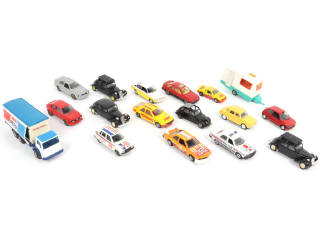 Lot 70 - DIVERS (17)