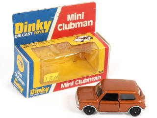 Lot 261 - DINKY TOYS (GB) (1)