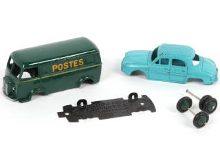 Lot 352 - DINKY TOYS (FRANCE) (2)