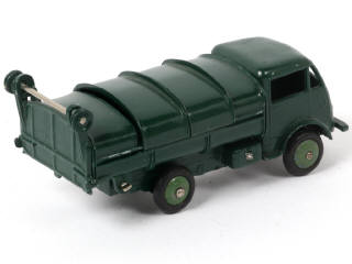 Lot 318 - DINKY TOYS (FRANCE) (1)
