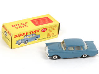 Lot 268 - DINKY TOYS (GB) (1)