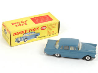 Lot 268 - DINKY TOYS (GB) (1)