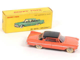 Lot 334 - DINKY TOYS (FRANCE) (1)