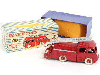 Lot 393 - DINKY TOYS (FRANCE) (1)