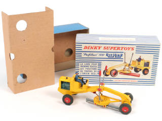 Lot 396 - DINKY TOYS (FRANCE) (1)