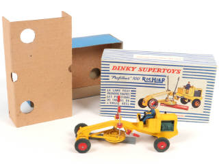 Lot 396 - DINKY TOYS (FRANCE) (1)