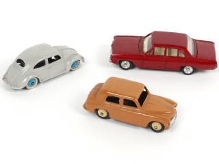 Lot 305 - DINKY TOYS (GB) (3)