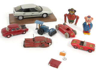 Lot 77 - DIVERS (8)