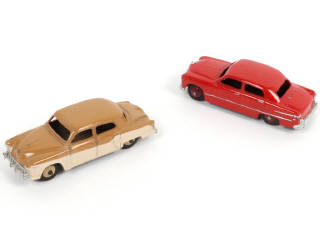 Lot 295 - DINKY TOYS (GB) (2)