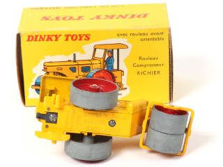 Lot 397 - DINKY TOYS (FRANCE) (1)