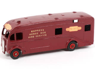Lot 259 - DINKY TOYS (GB) (1)