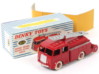 Lot 392 - DINKY TOYS (FRANCE) (1)