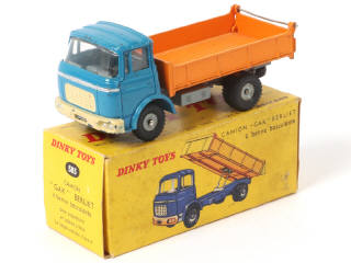 Lot 385 - DINKY TOYS (FRANCE) (1)