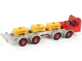 Lot 261 - DINKY TOYS (GB) (1)