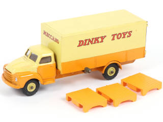 Lot 260 - DINKY TOYS (GB) (1)