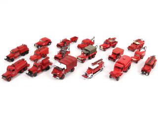 Lot 106 - DIVERS (17)