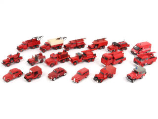 Lot 107 - DIVERS (18)
