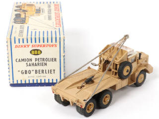 Lot 352 - DINKY TOYS (FRANCE) (1)