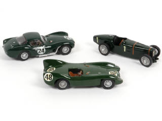 Lot 47 - DIVERS (3)