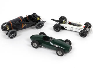 Lot 43 - DIVERS (3)