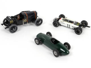 Lot 43 - DIVERS (3)