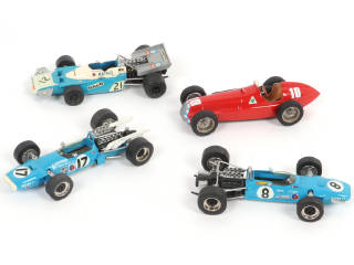 Lot 49 - DIVERS (4)