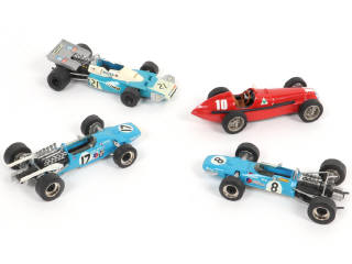 Lot 49 - DIVERS (4)