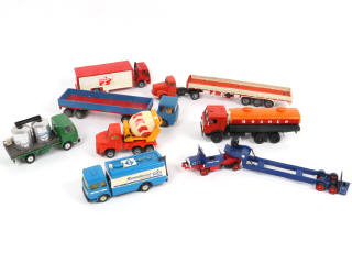 Lot 64 - DIVERS (8)
