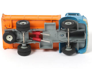 Lot 358 - DINKY TOYS (FRANCE) (1)