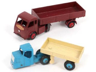 Lot 262 - DINKY TOYS (GB) (2)
