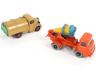 Lot 259 - DINKY TOYS (GB) (2)