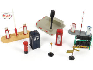 Lot 288 - DINKY TOYS (9)
