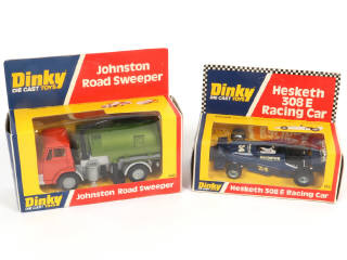 Lot 253 - DINKY TOYS (GB) (2)