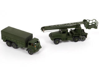 Lot 258 - DINKY TOYS (GB) (2)