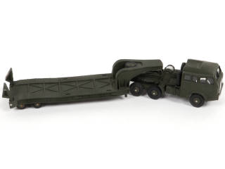 Lot 374 - DINKY TOYS (FRANCE) (1)