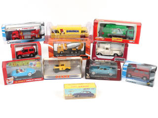 Lot 128 - DIVERS (11)