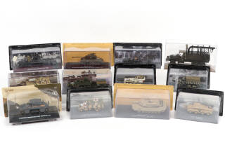 Lot 137 - DIVERS (12)