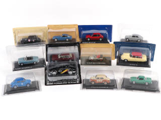 Lot 173 - DIVERS (12)