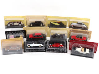 Lot 176 - DIVERS (12)