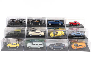 Lot 151 - DIVERS (12)