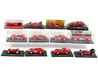 Lot 139 - DIVERS (12)