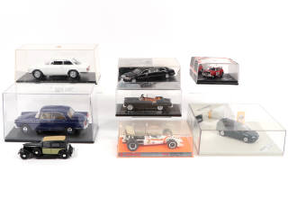 Lot 72 - DIVERS (8)